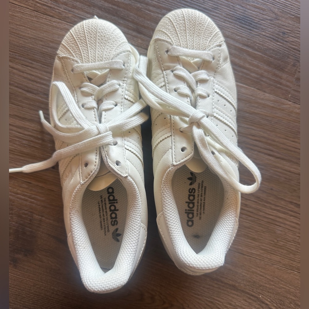 Adidas women’s 6 Cream Sneakers
